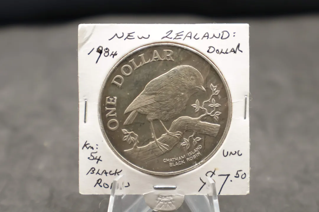 Lot 28 — 1984 New Zealand One Dollar commemorative coin (native birds series)