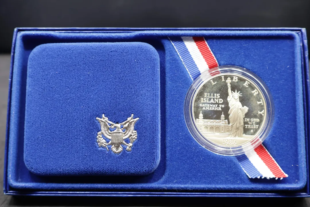 Lot 8 — USA 1986 Statue of Liberty / Ellis Island Commemorative Proof Silver Dollar Set
